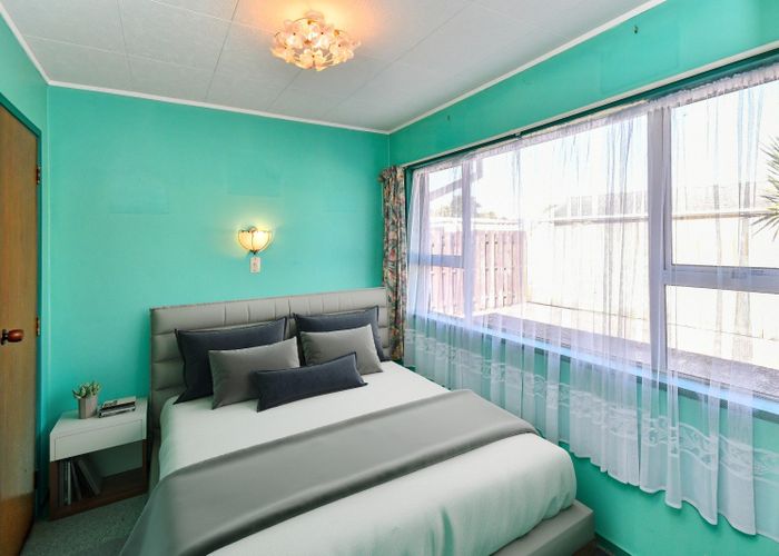  at 2/16 Gibbons Road, Weymouth, Auckland