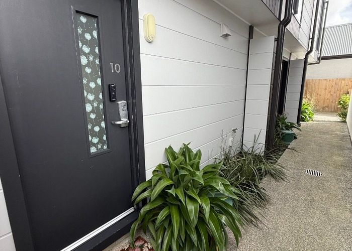  at 10/20 Moor Avenue, Te Atatu Peninsula, Waitakere City, Auckland