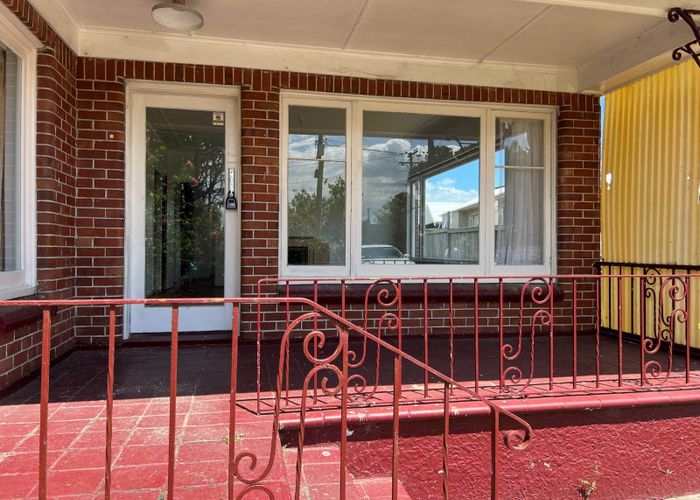  at 41 Sutherland Road, Point Chevalier, Auckland