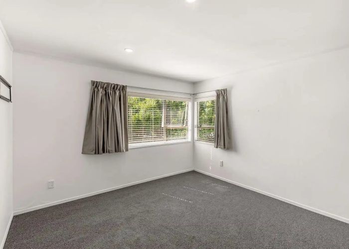  at 354 Royal Road, Massey, Auckland