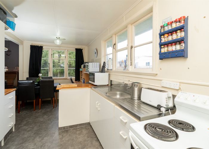  at 6 Pine Avenue, Bader, Hamilton