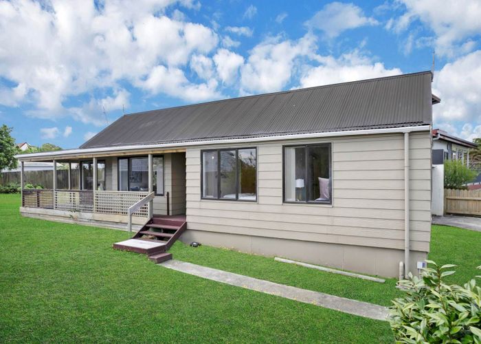  at 18 Greenstone Place, Clover Park, Auckland