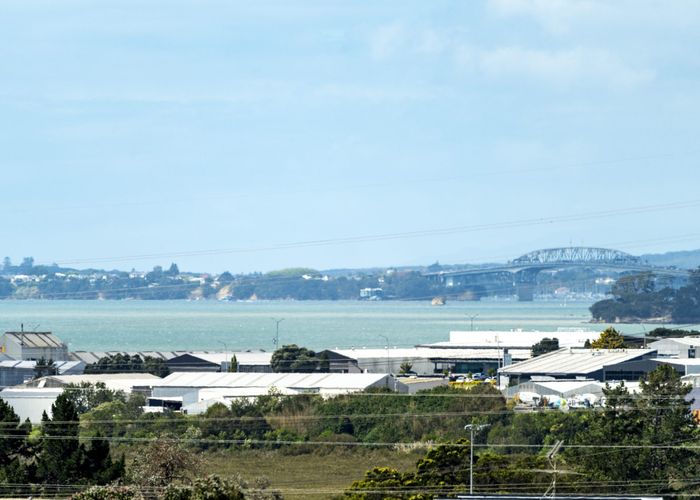  at 8 Fowey Avenue, Te Atatu South, Waitakere City, Auckland