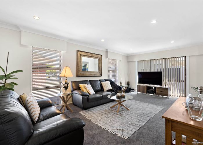  at 2/22 Beaumaris Way, Conifer Grove, Takanini