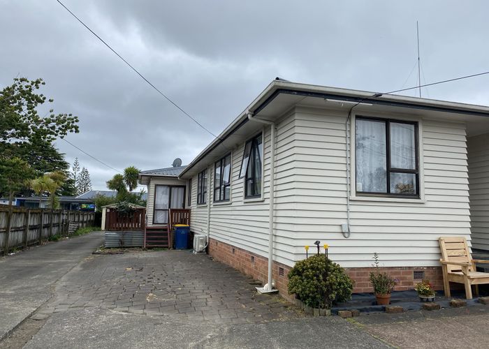  at 33 Pomaria Road, Henderson, Auckland