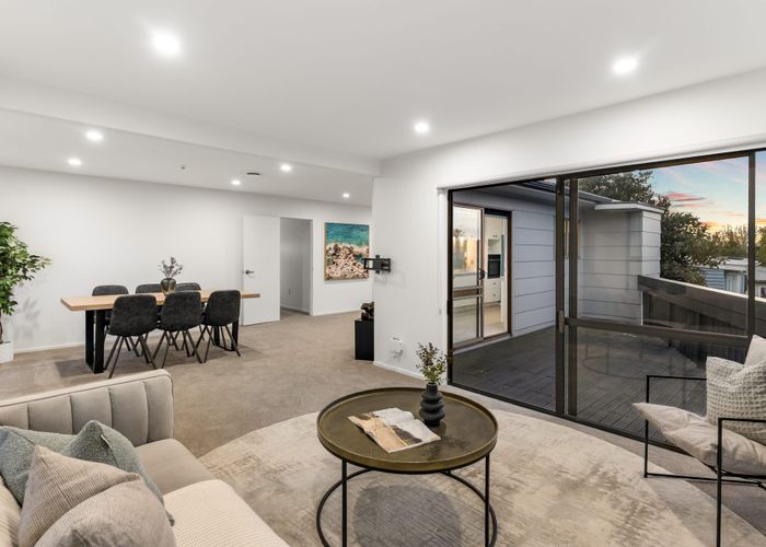  at 1/57 Aeroview Drive, Beach Haven, North Shore City, Auckland