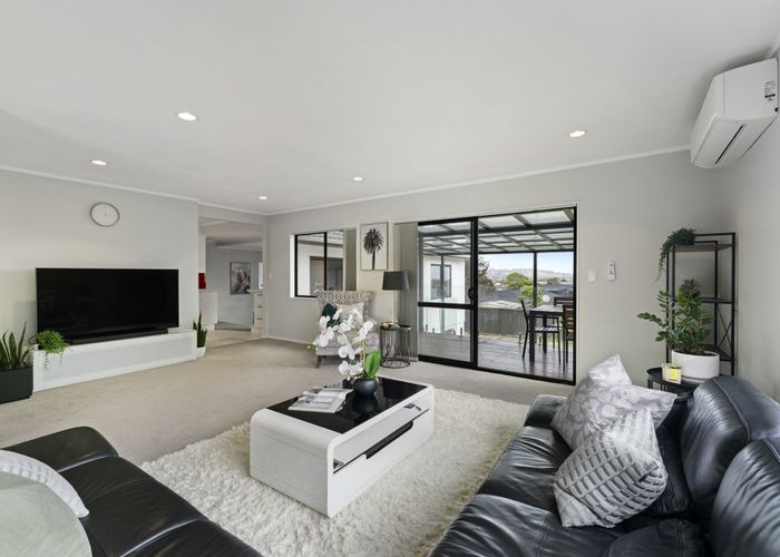  at 34 Lexington Drive, Botany Downs, Auckland