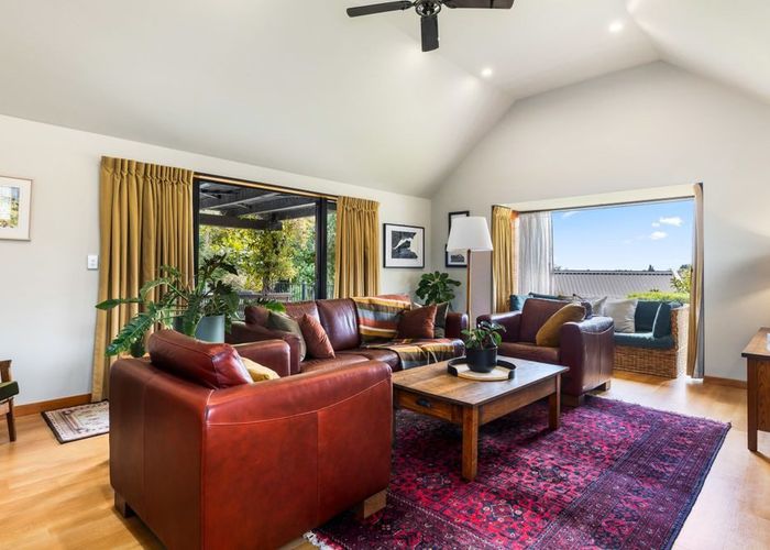  at 2 Emerald Lane, Cashmere, Christchurch