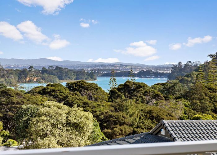  at 1 Thistledew Place, Bayview, Auckland