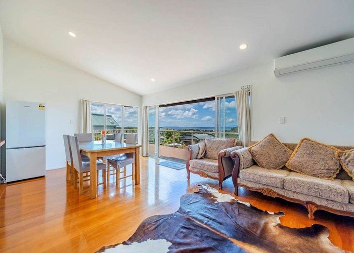  at 3 Dalmeny Close, Murrays Bay, North Shore City, Auckland