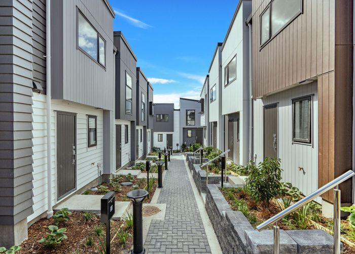  at 6 Ruapeti Lane, Henderson, Waitakere City, Auckland