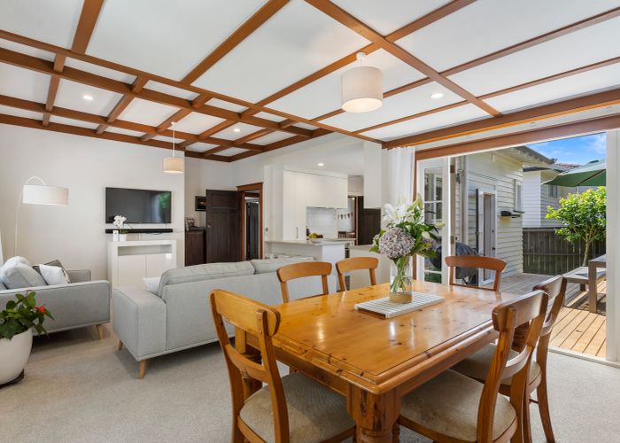  at 6 Quest Terrace, Mount Roskill, Auckland
