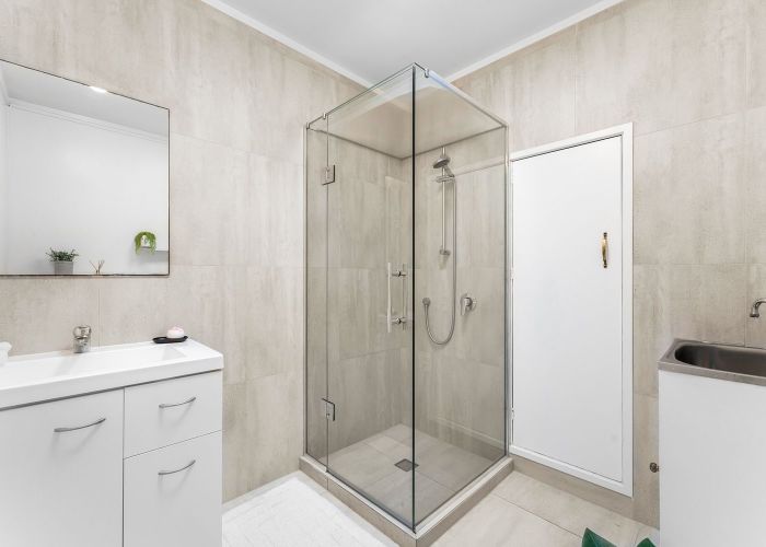  at 2/20 Bolton Street, Blockhouse Bay, Auckland City, Auckland