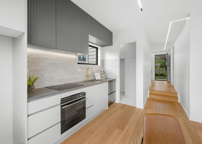  at 21E Knights Road, Rothesay Bay, North Shore City, Auckland