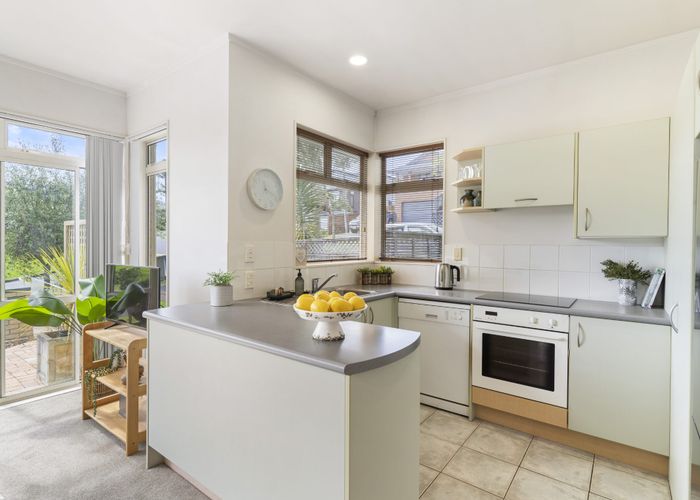  at 8/1 Gleanor Avenue, Oteha, Auckland