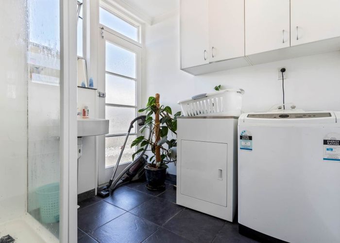  at 1/4 Hutchinson Avenue, New Lynn, Waitakere City, Auckland