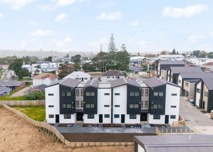  at 26 - 28 Pomaria Road, Henderson, Waitakere City, Auckland