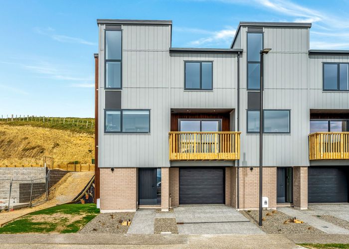  at 31 Cottonwood Lane, Woodridge, Wellington, Wellington