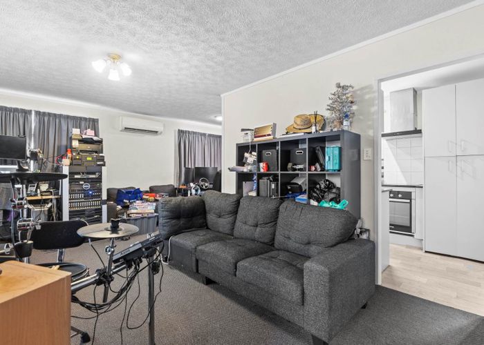  at 313 Roscommon Road, Clendon Park, Auckland
