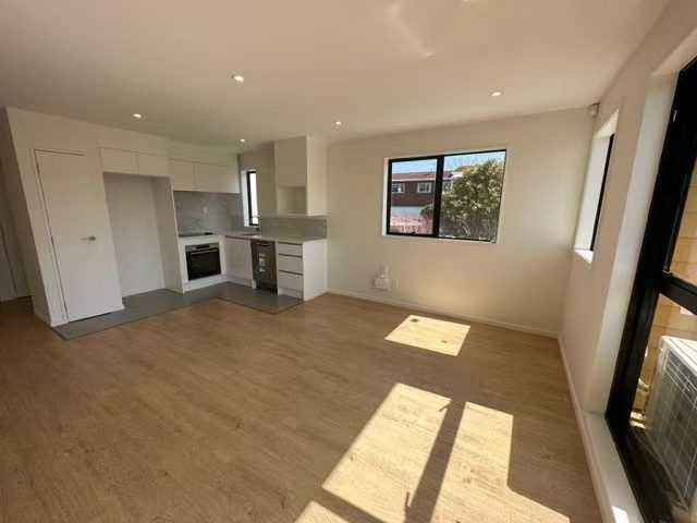  at 318 Wairau Park Road, Glenfield, North Shore City, Auckland