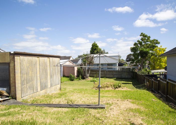  at 2 Paton Avenue, Te Atatu South, Auckland
