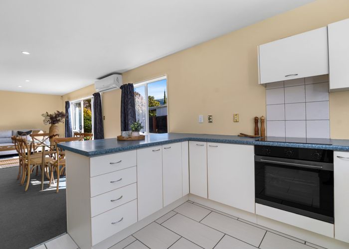  at 2 Warner Place, Heathcote, Christchurch City, Canterbury