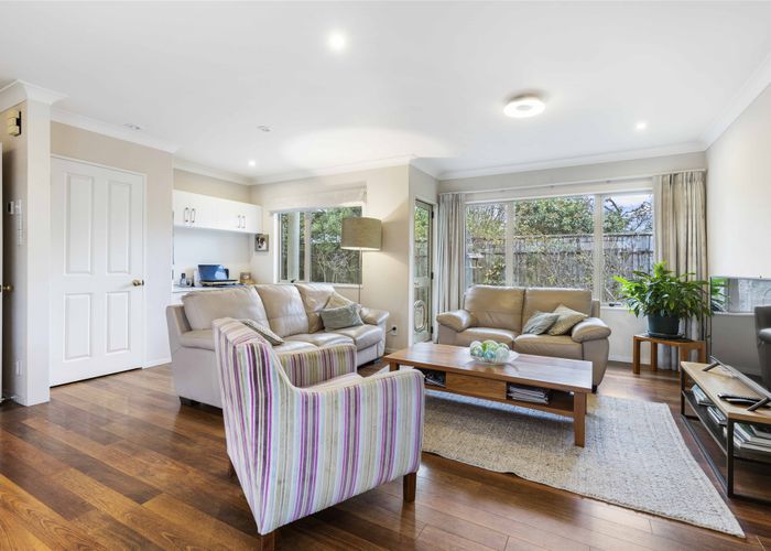  at 3 Farnah Green, Flagstaff, Hamilton