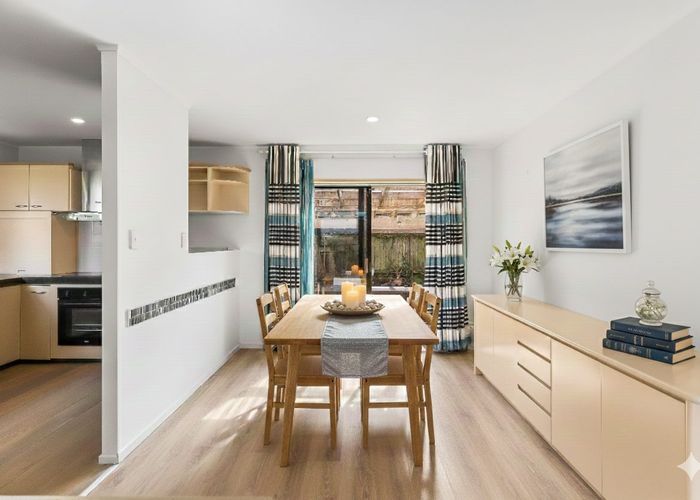  at 2/8 City View Terrace, Birkenhead, North Shore City, Auckland