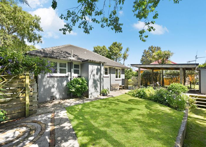 at 12 Stokes Crescent, Maeroa, Hamilton