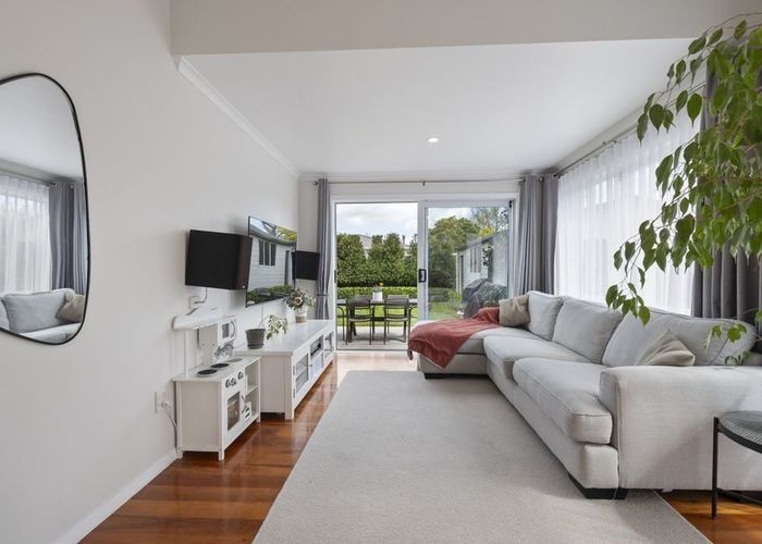  at 42 Park Road, West End, Palmerston North