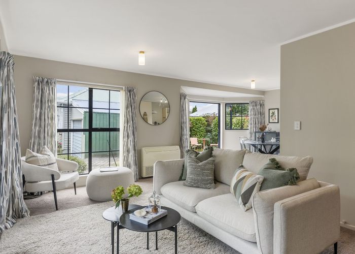  at 9a Dasent Street, Karori, Wellington, Wellington