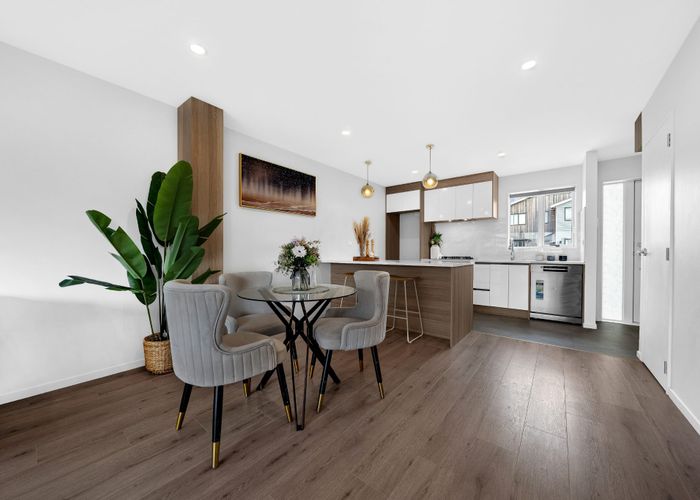  at 7  Freshland Drive, Flat Bush, Manukau City, Auckland