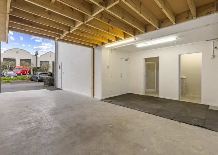  at 2/6 Airborne Road, Rosedale, North Shore City, Auckland