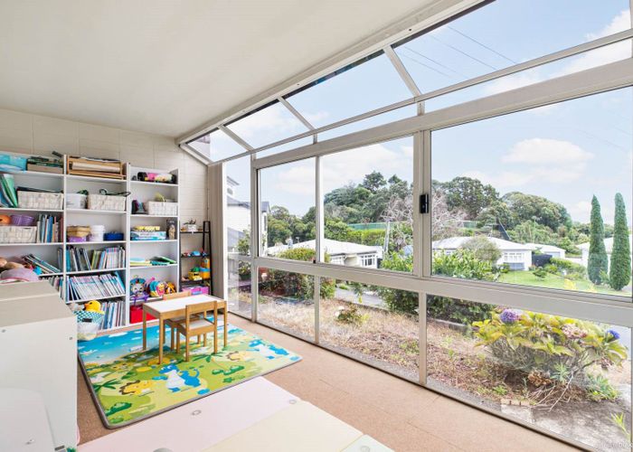  at 1/6 Roskill Way, Three Kings, Auckland