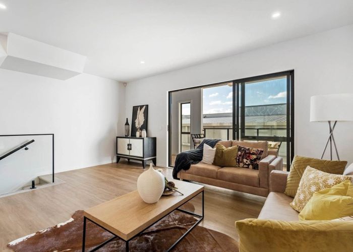  at 18 Mina Way, Browns Bay, North Shore City, Auckland