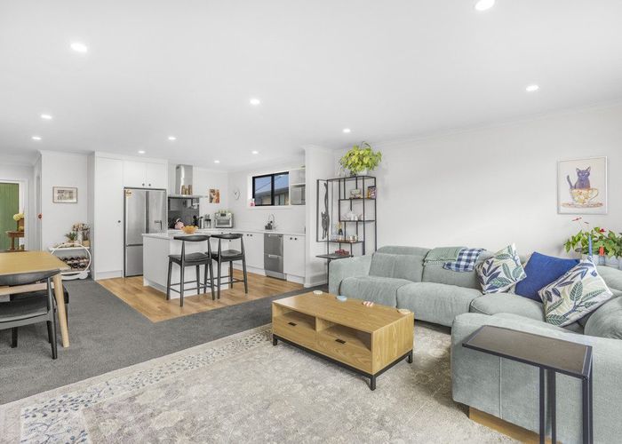  at 2/5 Westminster Road, Wainuiomata, Lower Hutt, Wellington