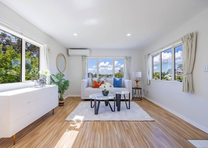  at 2/30 Martin Crescent, Northcote, Auckland