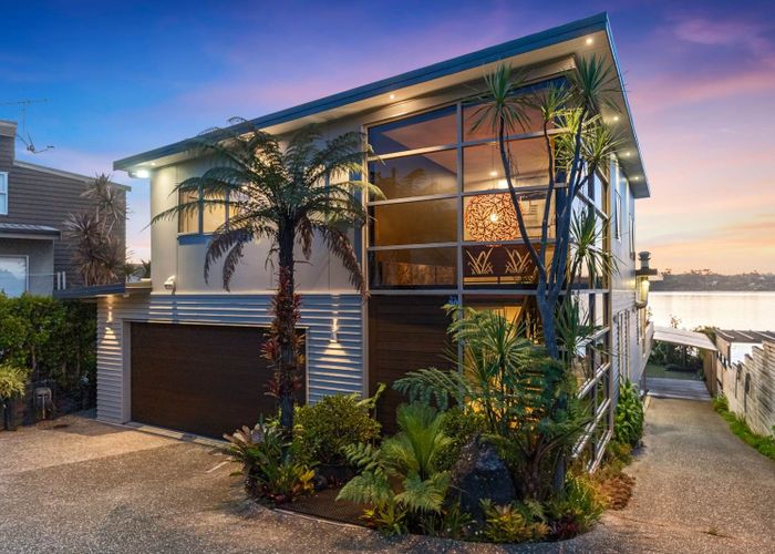  at 90 The Terrace, Herald Island, Waitakere City, Auckland