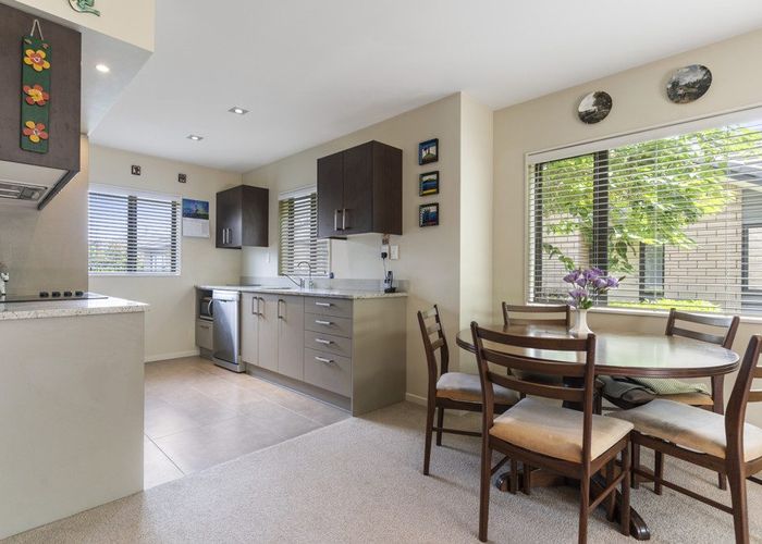  at 26 Royalle Mews, Botany Downs, Auckland
