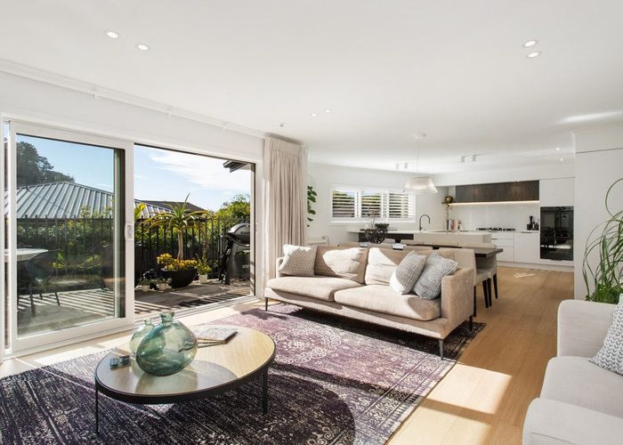 at 10 Finnsarby Place, Sumner, Christchurch