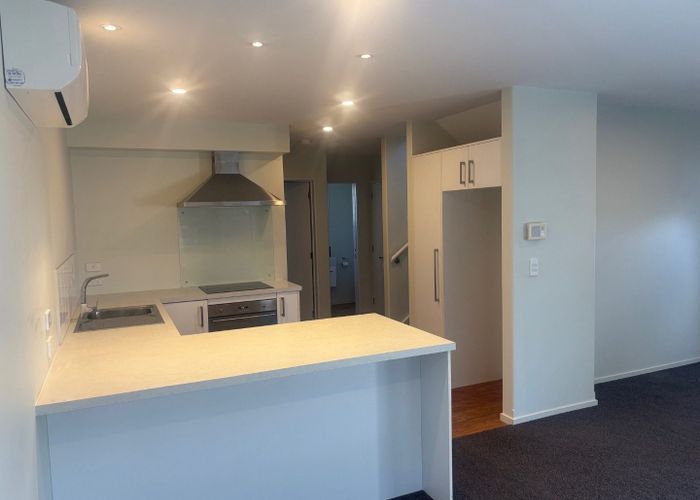  at 2/215 Peterborough Street, City Centre, Christchurch City, Canterbury