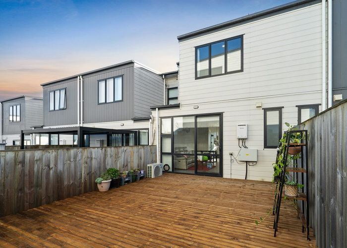  at 10 Karoro Road, Flat Bush, Manukau City, Auckland