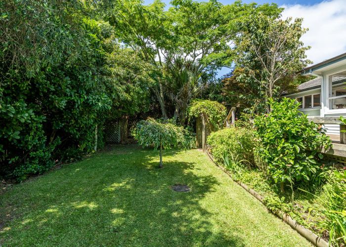 at 2/12 Maleme Avenue, Belmont, Auckland
