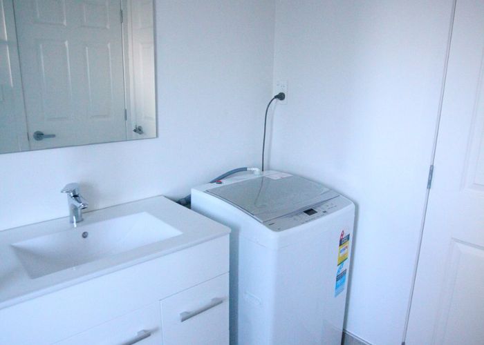  at 1/198 Archers Road, Glenfield, Auckland