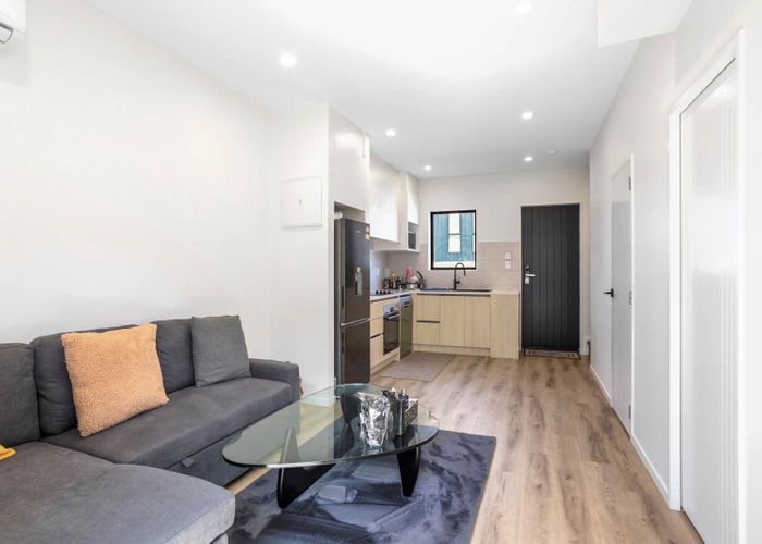  at 2/285 Te Atatu Road, Te Atatu South, Waitakere City, Auckland