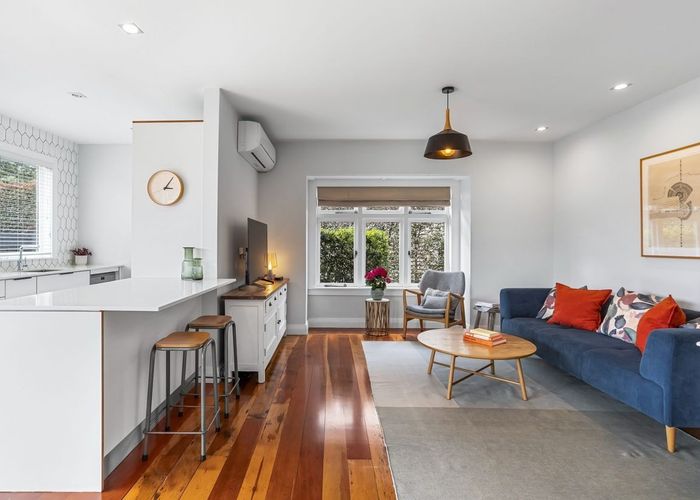  at 5 Mount Roskill Road, Mount Roskill, Auckland