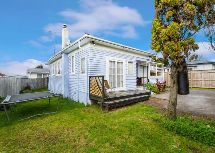 at 15 Fairburn Road, Otahuhu, Auckland