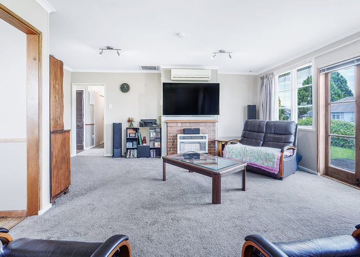  at 28 Paul Crescent, Fairfield, Hamilton