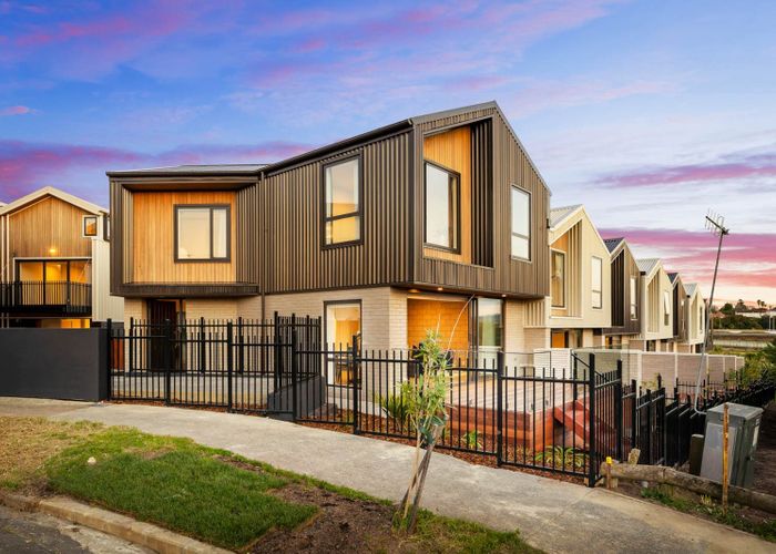  at 1/98-100 Walker Road, Point Chevalier, Auckland City, Auckland