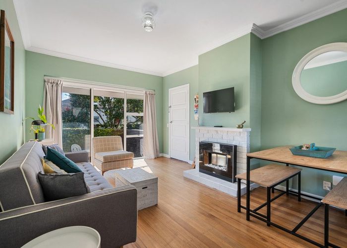  at 2/15 Tagalad Road, Mission Bay, Auckland City, Auckland